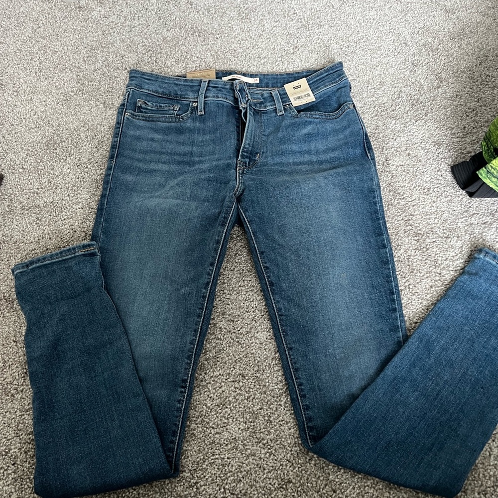 Levi’s 711 skinny jeans with tag. Size 6short